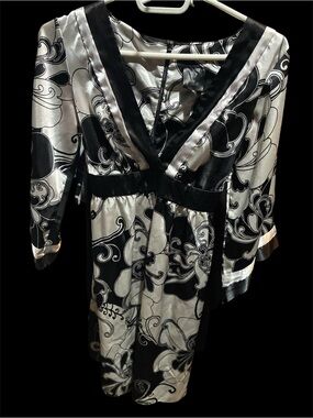 Vintage BEBE Y2K Black White Floral Silk Satin Empire Waist Kimono Dress Sz 3